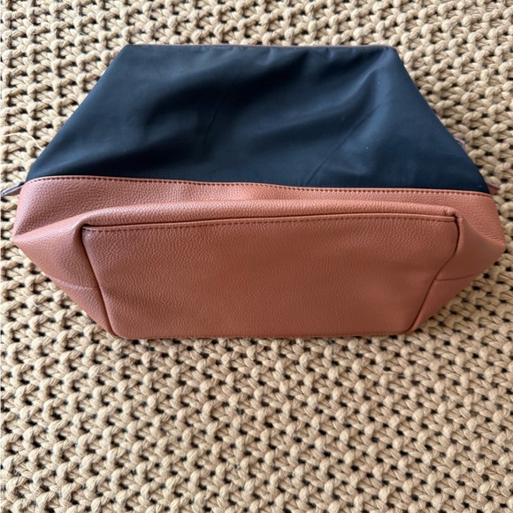 Southern Living Handbags - Southern Living Black and Cream Make Up Bag Toiletry Clutch Pouch Faux Leather
